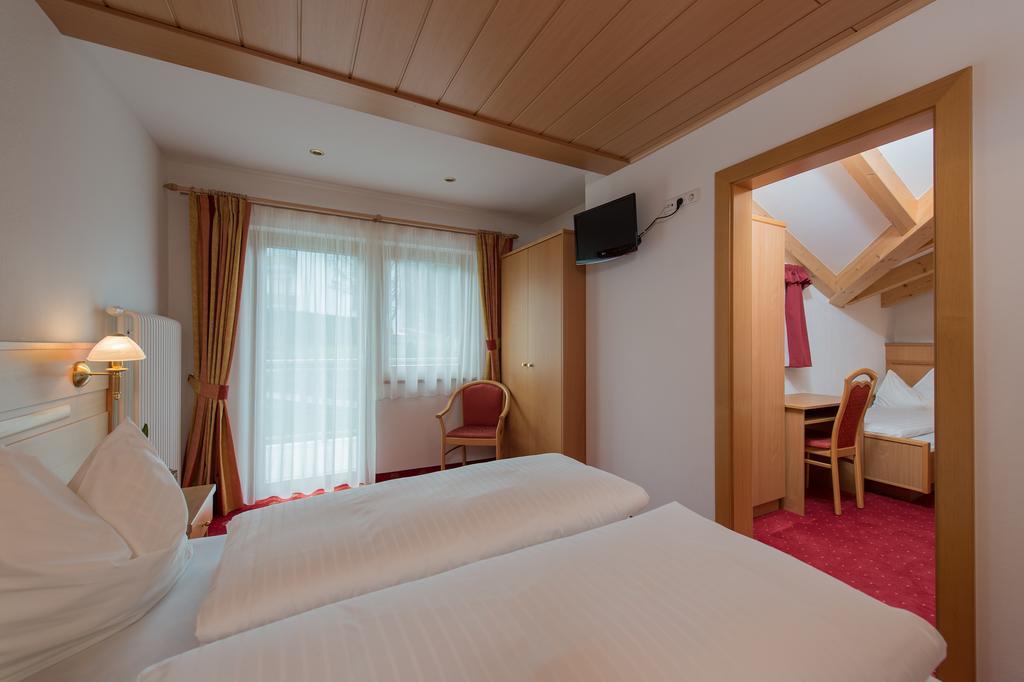 Hotel Garni Hochgruber 브루니코 객실 사진
